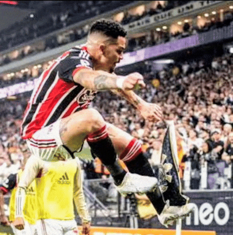 Lucas Moura Corinthians GIF