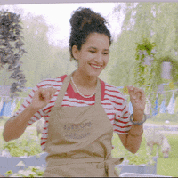 VIER happy dance patricia bake off GIF