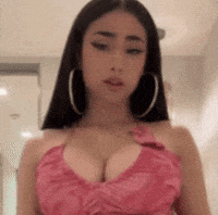 Paloma Mami GIF