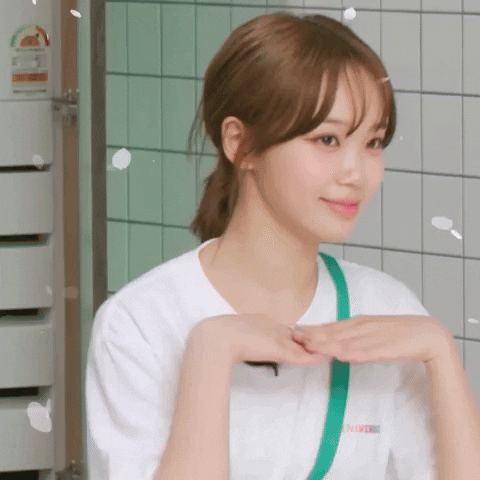 K Pop Kim Chaewon GIF