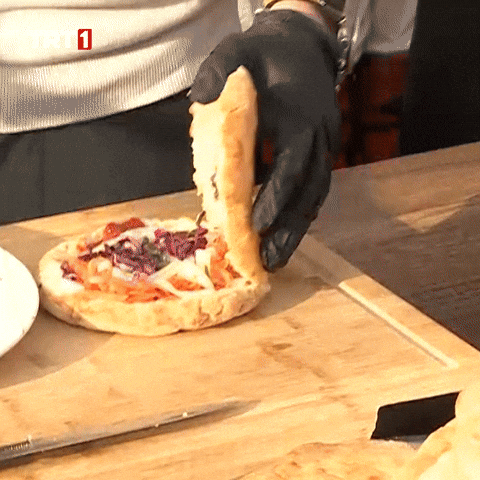 Lunch Cooking GIF by TRT