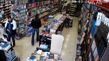 Shoppers Evacuate Bookstore as Earthquake Hits Karditsa, Greece