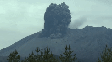 Extraordinary Footage Shows Eruption at Sakurajima Volcano