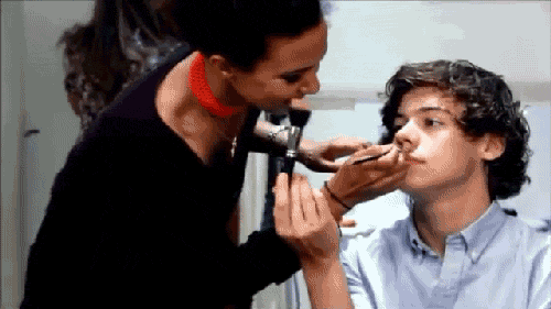 one direction just imagine harry doing your make up GIF