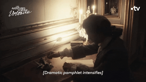 Homme qui écrit de manière dramatique