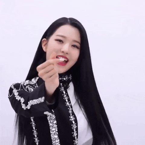 vinnvann izone jang wonyoung GIF