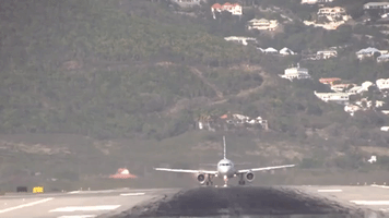Extremely Low Take Off in Saint Maarten