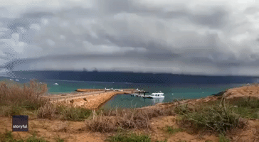 Timelapse Shows Storm Move Over Beach in Western Australia