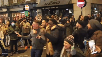 Police Attempt to Clear Hundreds of Revelers in London's Soho as English Lockdown Kicks In
