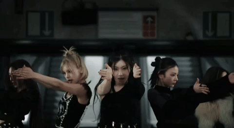 Chaer Itzy Tunnel Vision GIF