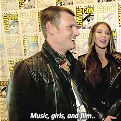 i keep wanting to tag these comic con GIF