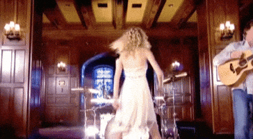 taylor swift dancing GIF