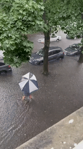 Chicago Neighborhood Flooded After Thunderstorms Hit