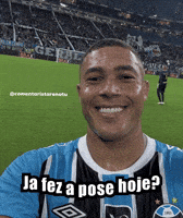 Carlos Vinicius Faz A Pose GIF