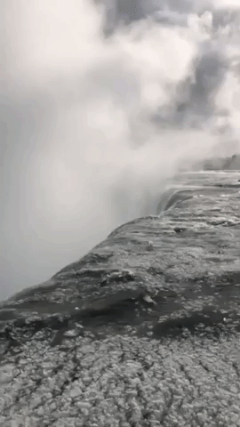 Niagara Falls Turns Icy During Winter Storm