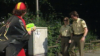 butenunbinnenonline ball hero ups bremen GIF
