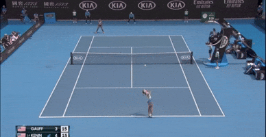 Gauff crushes backhand winner