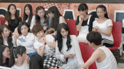 wei wei yi xiao hen qing cheng GIF
