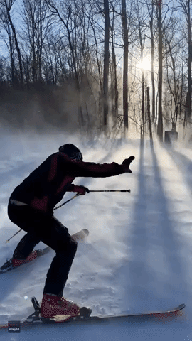 Skier Faces Strong Winds in Western New York