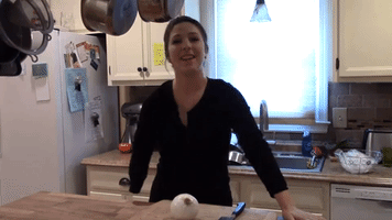 Girl Chops an Onion With Only 5 Fingers