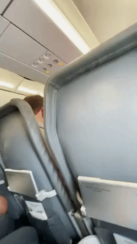 Passengers Applaud as Woman Who Refuses to Wear a Mask is Removed From Flight