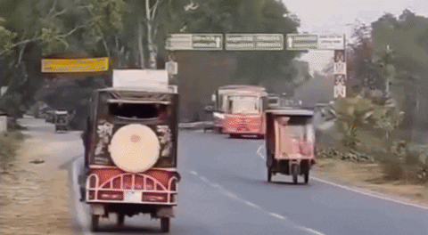 Coming On My Way GIF by EsZ  Giphy World