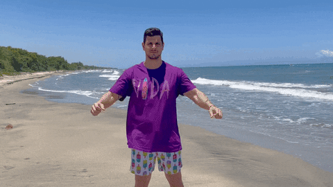 Happy Beach GIF by Mediaset España