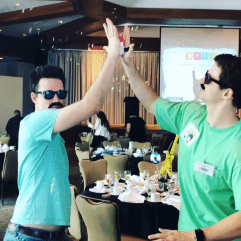 confetti hallandoates GIF