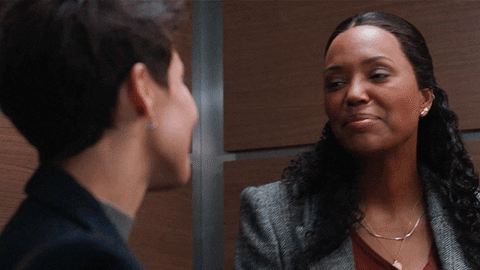 Bau Kiss GIF by Paramount+