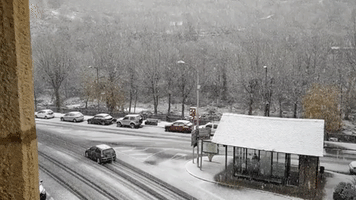 Snow Falls in Northern Catalonia, Prompting Travel Warnings