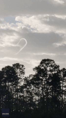 Rare Horseshoe Cloud Scoots Across Sky in Southwest Florida