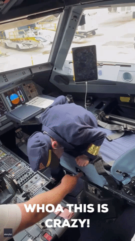 Pilot Treats 7-Year-Old To Tour Of Cockpit