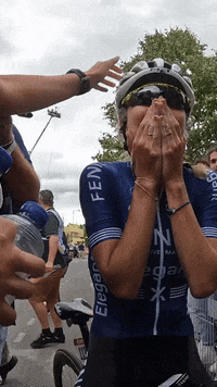 Victory Cycling GIF by Amaury Sport Organisation