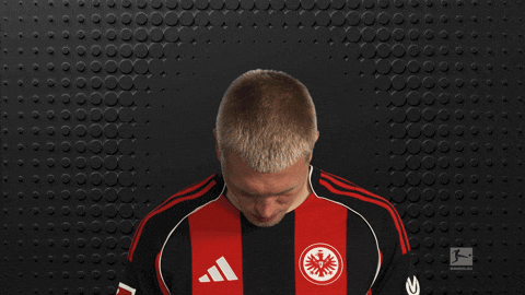 Look Up Eintracht Frankfurt GIF by Bundesliga