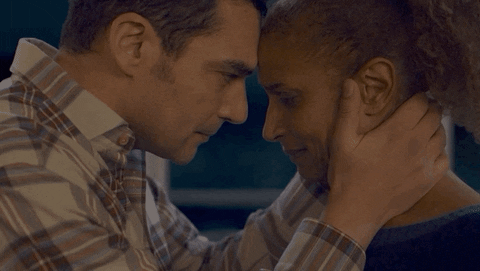 couple love GIF by Un si grand soleil