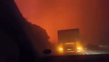 Harrowing Drive Through Knysna Wildfire as Residents Evacuate