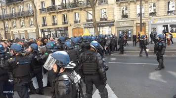 'Neither Macron nor Le Pen': Protesters Clash With Paris Police Ahead of Presidential Runoff