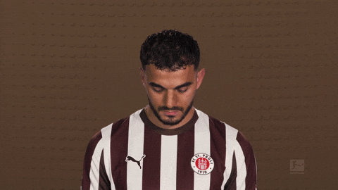 Look Up St Pauli GIF by Bundesliga