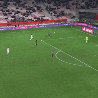 10 joueurs touchent le ballon, et ça fait but !