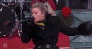 Kelly Clarkson GIF by The 96th Macy’s Thanksgiving Day Parade