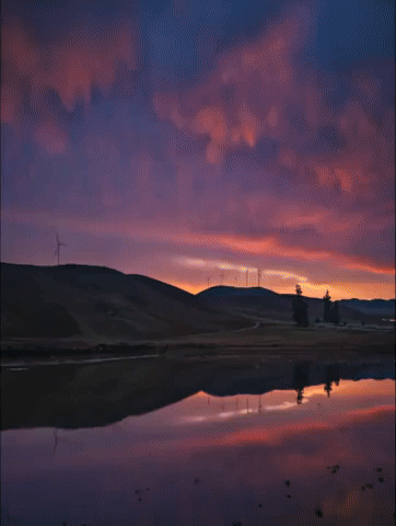 Timelapse Captures Stunning California Sunrise Reflected in Lake