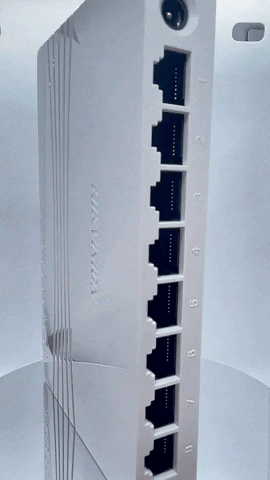 umbertodelpiano 8 port gigabit GIF