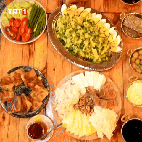 Hungry Dinner Table GIF by TRT