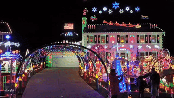 Ohio Neighborhood Lights Up With Impressive Christmas Display