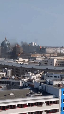 'Vast Cloud of Smoke' Hangs Over Berlin After Palace Fire
