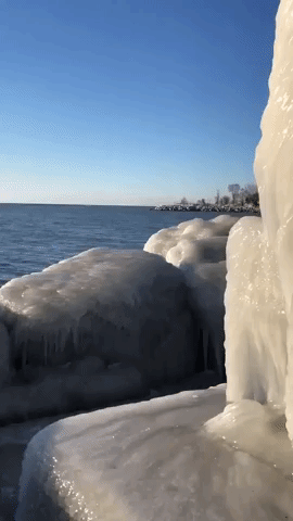 'Spectacular' Natural Ice Sculptures Form in Toronto