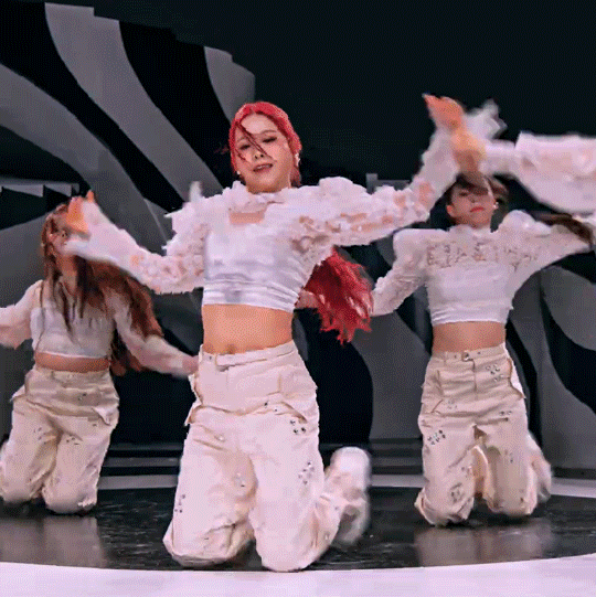 madisonmwrites giphyupload kpop dance nmixx GIF