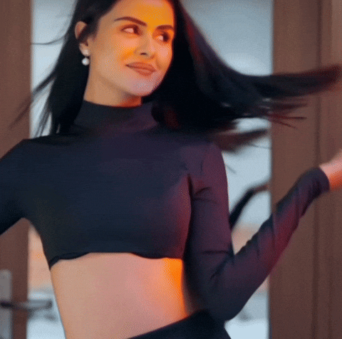 Diva Priyanka GIF