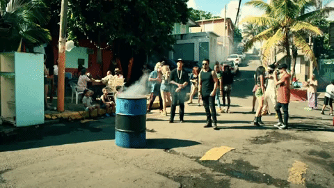 luis fonsi GIF