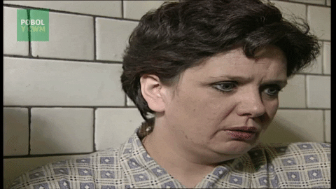 bbc teledu GIF by Pobol y Cwm